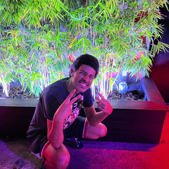 Meet your Posher, Antonin - Picture 2 of 3